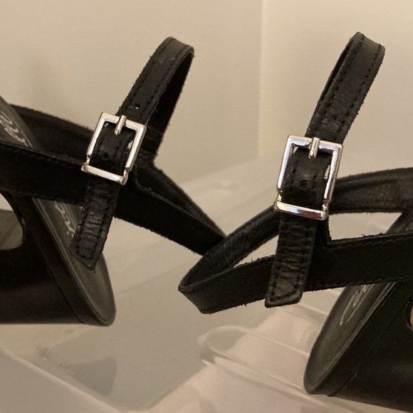 Chunky leather open toed heels - Picture 8 of 8